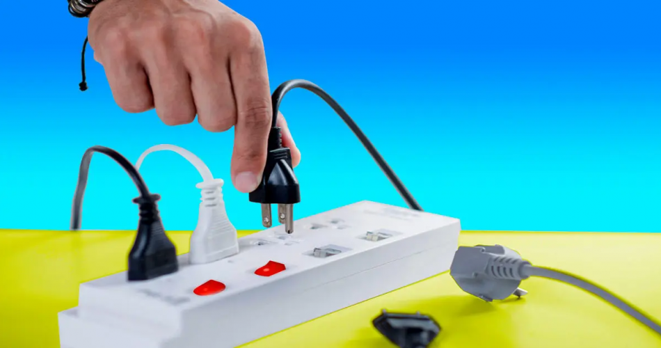 Auf Reisen seine Geräte angeschlossen zu lassen, ist eine wirklich schlechte Angewohnheit. Hier erfahren Sie den Grund dafür