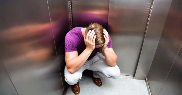 Aufzug blockiert? 3 Dinge, die sofort zu tun sind, um so schnell wie möglich rauszukommen