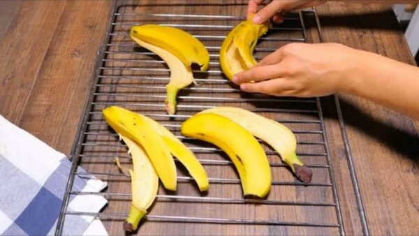 Bananenschalen im Ofen, das natürliche Heilmittel, das Sie nie vergessen werden  