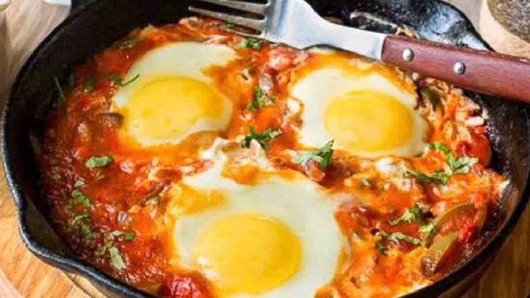 Chakchouka mit Tomaten und Paprika: ein saftiges und leichtes Gericht