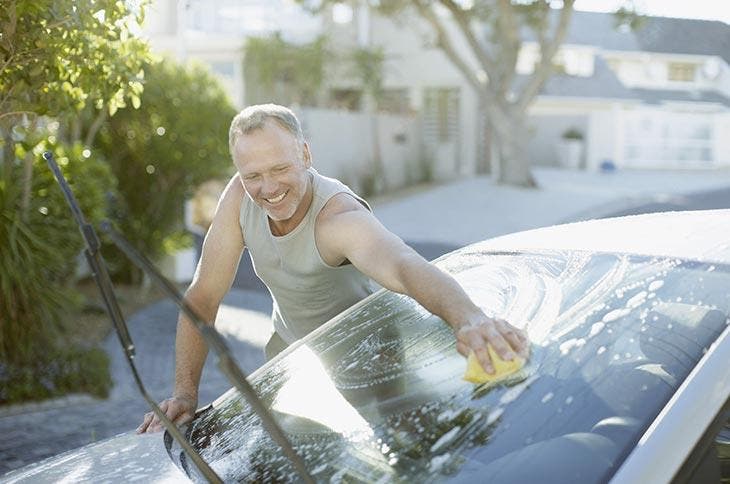Der Trick zum Reinigen der Windschutzscheibe ohne Scheibenwischer 4 Scheibenreinigung