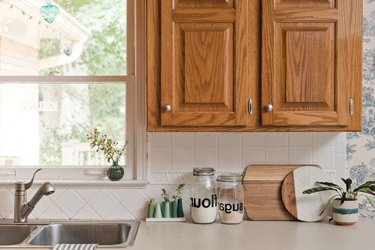 Der Trick, um den gesamten Schmutz in der Küche in weniger als 5 Minuten zu beseitigen 3 Küchenschrank aus Holz