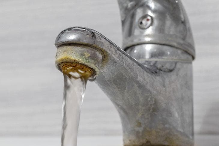 schmutziger Chromhahn