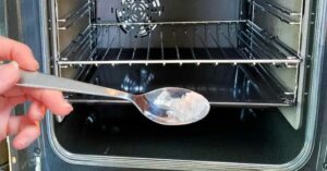 Der geniale Tipp für einen sauberen und glänzenden Backofen: Schluss mit verkrusteten Flecken und Schmutz