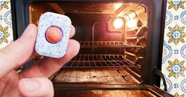 Der geniale Trick, den Backofen gründlich zu reinigen und blitzsauber zu machen