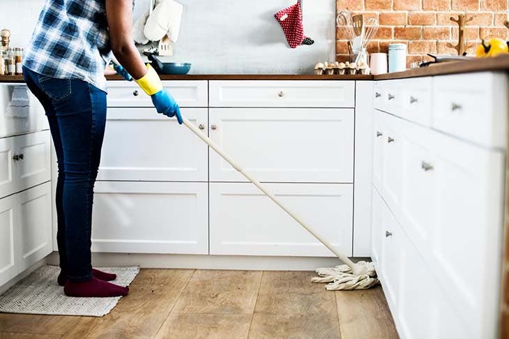 Reinigen Sie den Boden