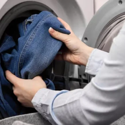 Der sicherste Weg, nach einem Unfall Uringeruch aus der Kleidung zu entfernen