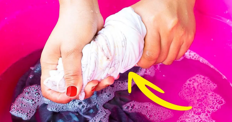 Der unfehlbare Trick, um den Schweißgeruch aus der Kleidung zu entfernen: Verwenden Sie einfach dieses Produkt, das Sie zu Hause haben