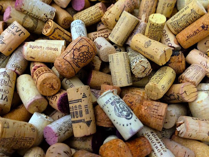 Lassen Sie einen Verschluss über Nacht im Kühlschrank – das ist die perfekte Lösung für dieses Küchenproblem 2 Kappen