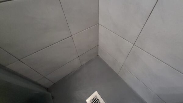 Duschkabine, wie Sie sie in wenigen Schritten ganz einfach reinigen: Die Lösung finden Sie in der Speisekammer