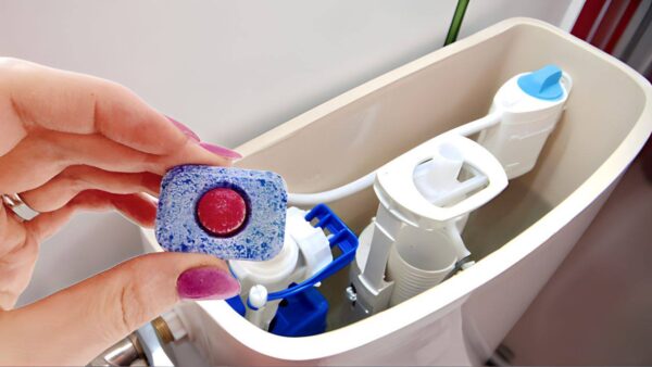 Ein glänzendes und glänzendes Badezimmer in nur wenigen Augenblicken: Das ist die Technik, die Sie anwenden müssen