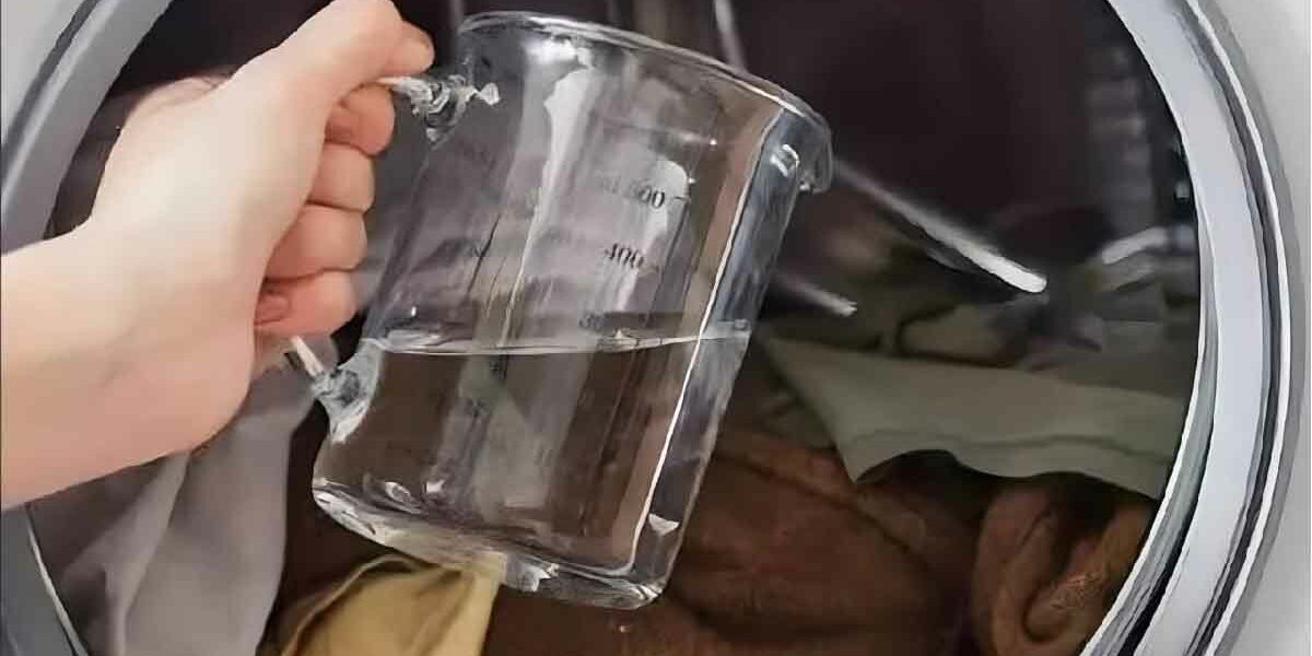 Ein halbes Glas dieser Zutat reicht aus, um saubere und duftende Kleidung zu haben.