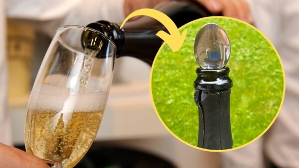 Einen Löffel in den Sekt stecken, der Trick der Großmütter, um viel Geld zu sparen: unglaublich