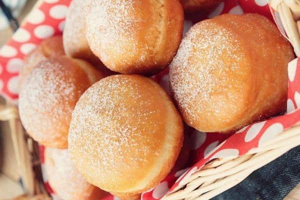 Einfach gefüllte Donuts zubereiten