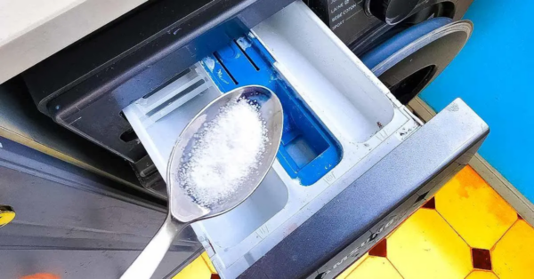 Entfernen Sie alle Kalkrückstände von der Waschmaschine mit einem gemeinsamen Mittel