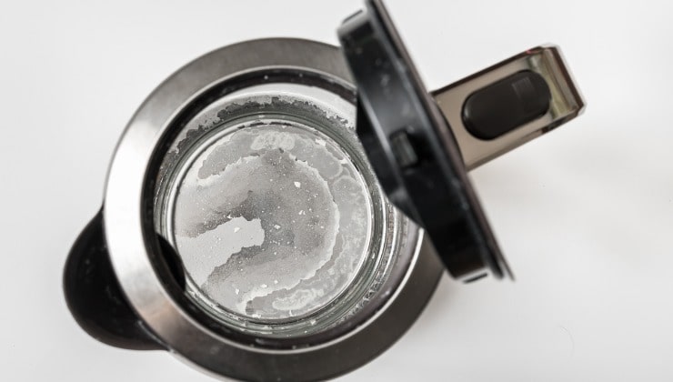 Teekanne voller Limette