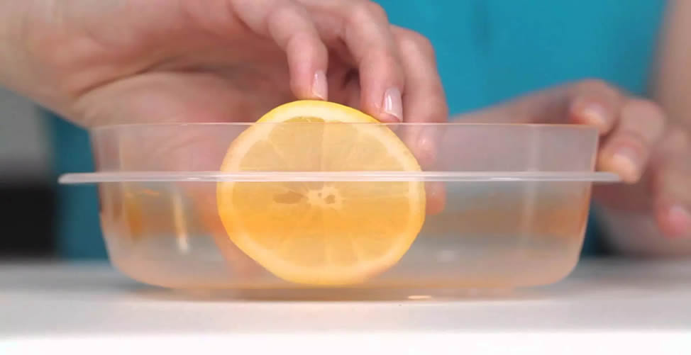 Wie man Plastikbehälter wäscht