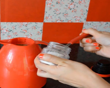 Erfahren Sie, wie Sie den Geruch von gebrauchten Thermoskannen loswerden können