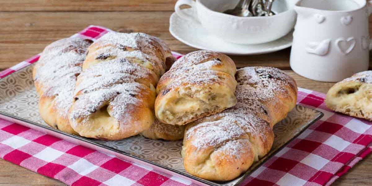 Erhabener und leicht zu machender Zopf mit Konditorcremefüllung