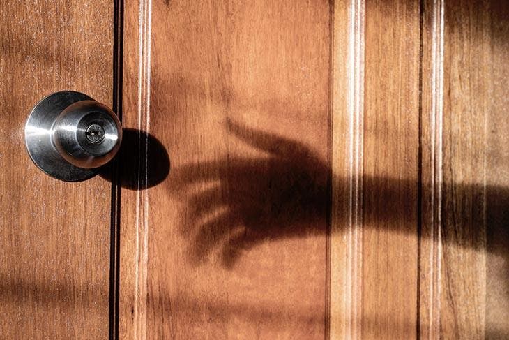 sie dringen wie alle anderen ein