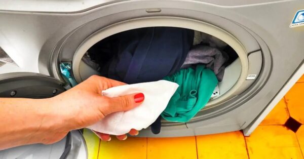 Feuchttücher in die Waschmaschine geben: Es löst das größte Wäscheproblem