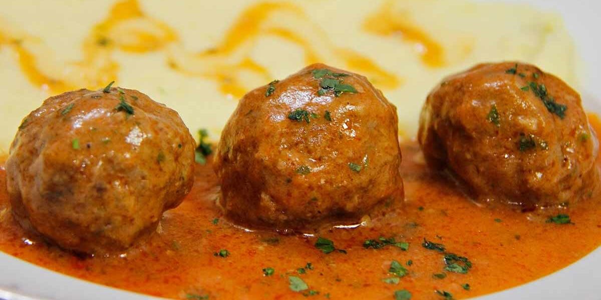 Fleischbällchen in Tomatensoße, supergut und saftig