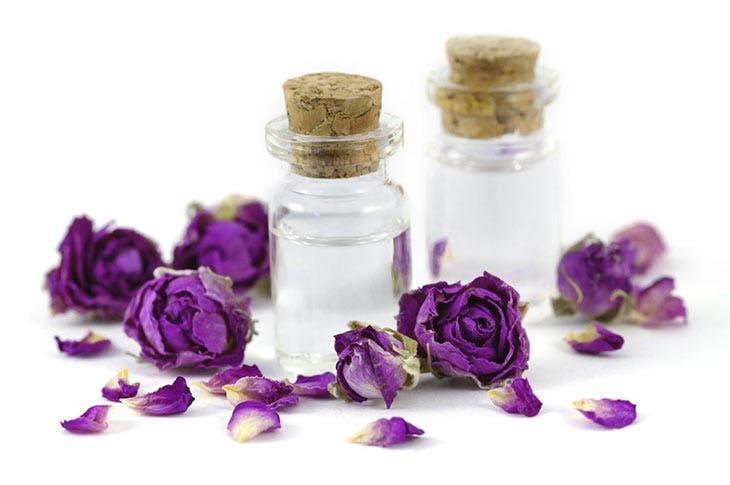 Ätherisches Öl, um den Geruch der Toilette aufzufrischen