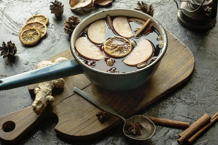 Zimt und Gewürze, um den Geruch der Toilette aufzufrischen