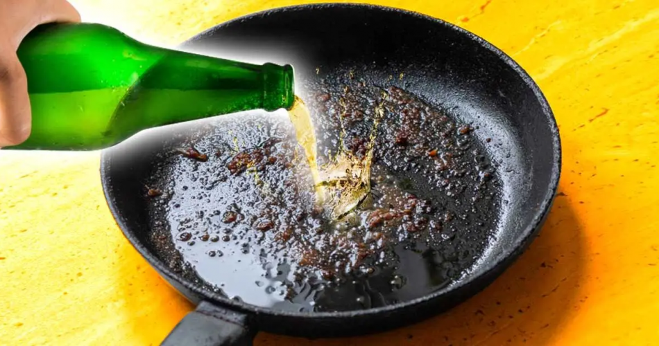 Gießen Sie das Bier in einen Topf und beobachten Sie, was nach ein paar Minuten passiert