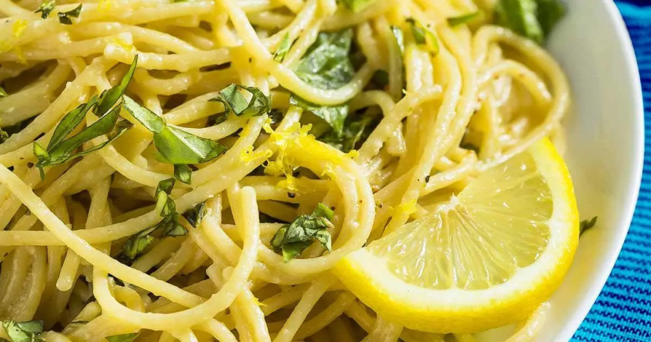 Haben Sie schon einmal Spaghetti mit Zitrone probiert? Hier ist das einfache und super leckere Rezept