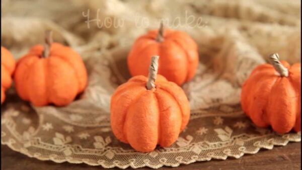 Halloween 2023: Kürbisse selber machen mit Watte in 5 Minuten