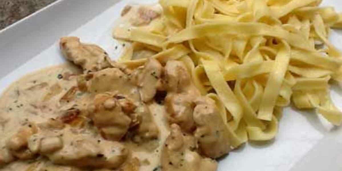 Hähnchengeschnetzeltes mit Senf: Eine schnell und einfach zuzubereitende Köstlichkeit.