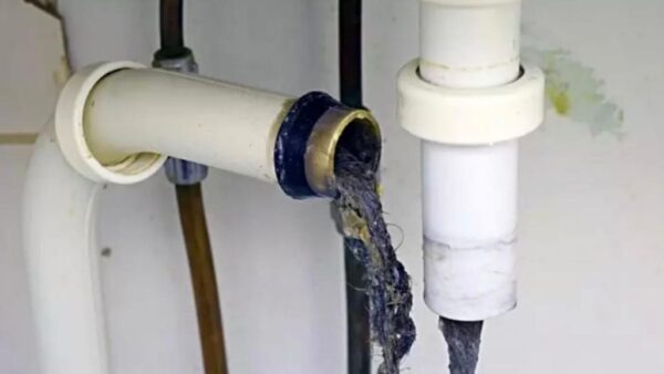 Hier ist das Geheimnis der Reinigung von Abflussrohren, die Methode des Klempners