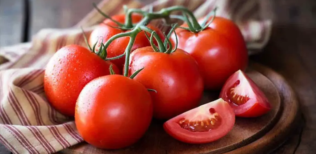 Hier ist das Geheimnis großer, saftiger Tomaten: Geben Sie dies der Pflanze