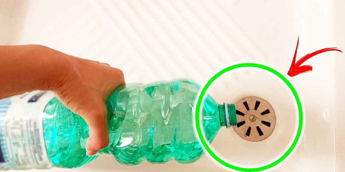 Hier ist die Flaschentechnik zum Desodorieren des Duschabflusses 