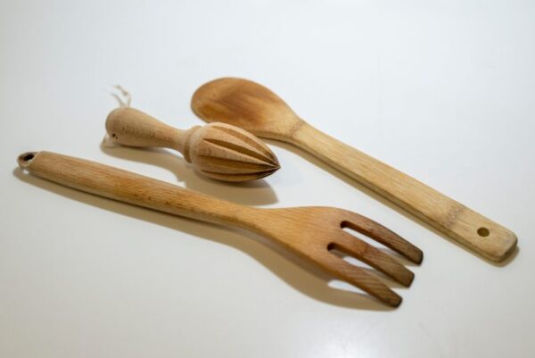 Holzkellen: Sie sind eine Kolonie von Schmutz und Bakterien. So müssen sie gereinigt werden!