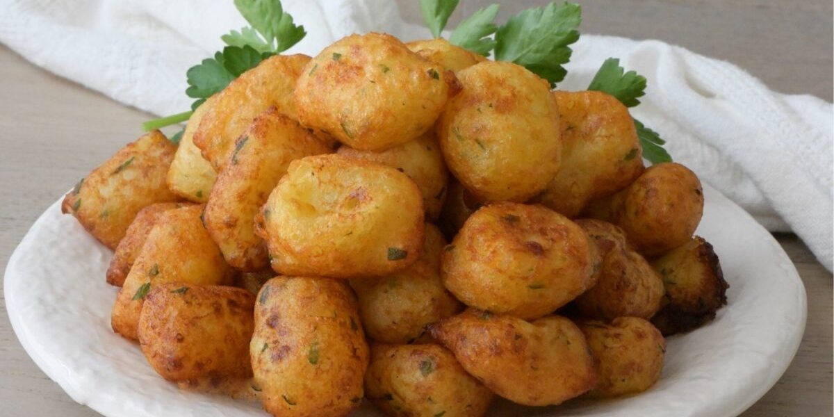 Kartoffelchips – einfaches Rezept für einen schmackhaften Aperitif.