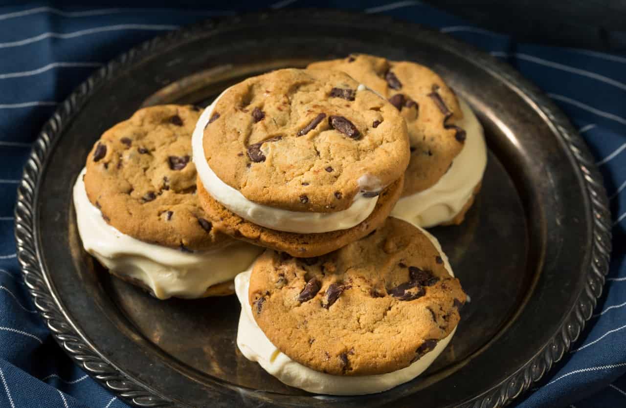 Kekseis auf dem Teller