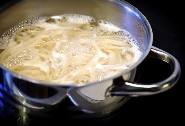 Schaumbildung in kochendem Wasser