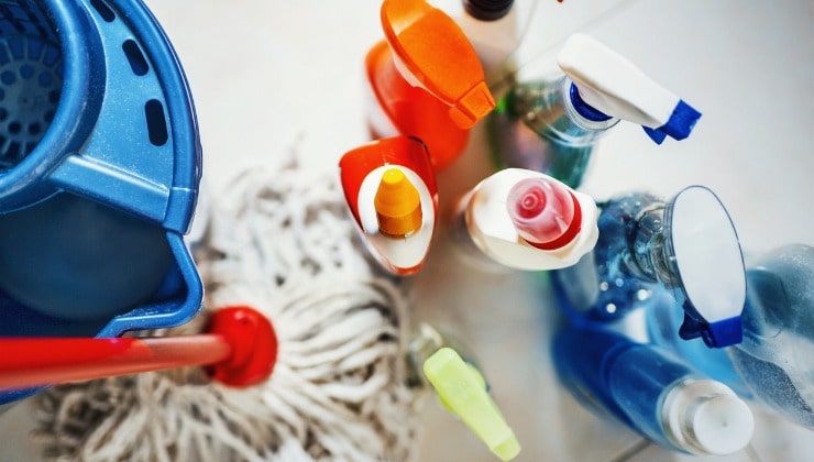 Handelsübliche Reinigungsprodukte