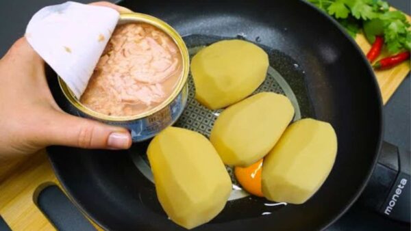 Köstliches und kostengünstiges Rezept mit Dosenkartoffeln und Thunfisch, das Sie jeden Tag zubereiten möchten