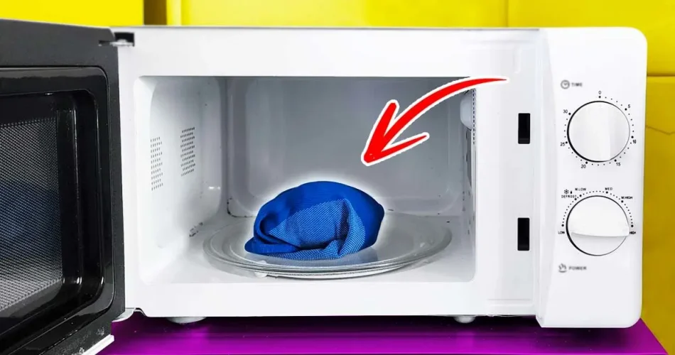 Legen Sie den Reis in einer Socke in die Mikrowelle und sehen Sie, was nach 5 Minuten passiert