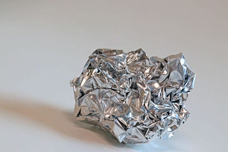 Mettez une boule de papier aluminium sur vos plantes : vous vous débarrasserez de 6 problèmes pour de bon 2 Eine Kugel aus Aluminiumfolie