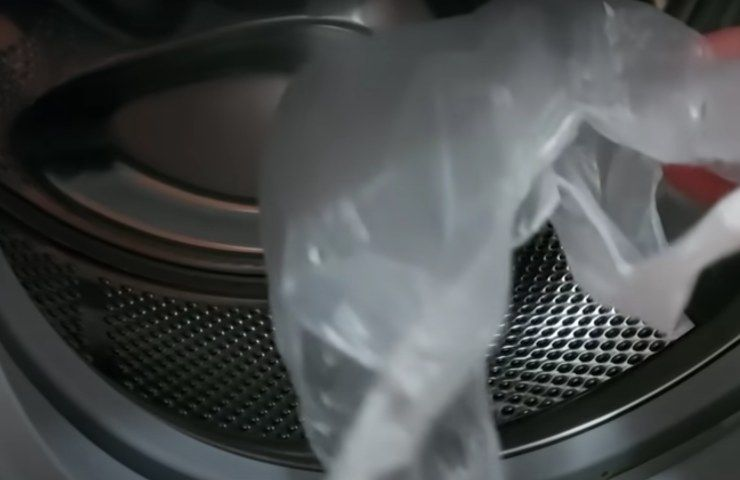 Legen Sie eine Plastiktüte in die Waschmaschine | Das Ergebnis wird Sie verblüffen