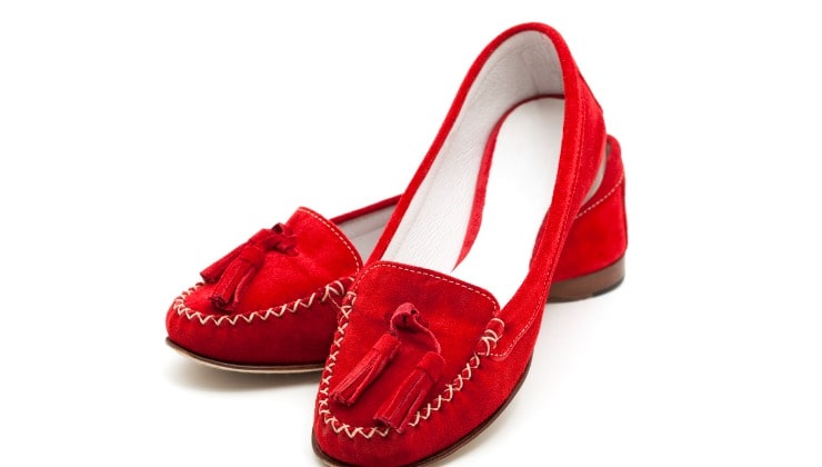 Rote Wildlederschuhe