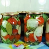 Marinierte Tomaten mit Zwiebeln (für den Winter). Sehr lecker!