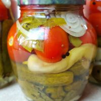 Marinierte Tomaten und Gurken im Glas (für den Winter)!