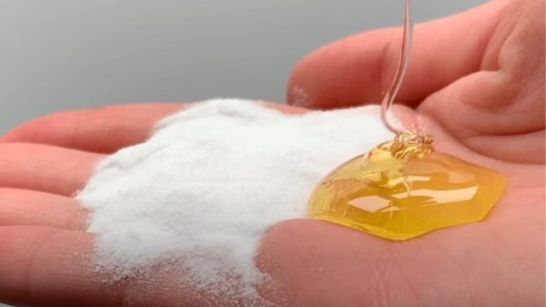 Mischen Sie Honig und Backpulver, Sie werden später angekündigt, warum: sehr wertvoll, wenn Sie es so verwenden