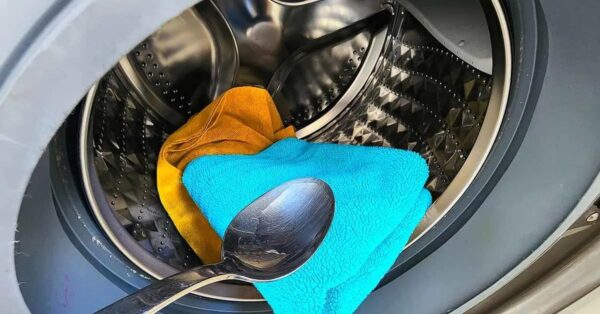 Mit diesem Mittel riecht Ihre Wäsche lange gut: Geben Sie sie einfach in die Waschmaschine