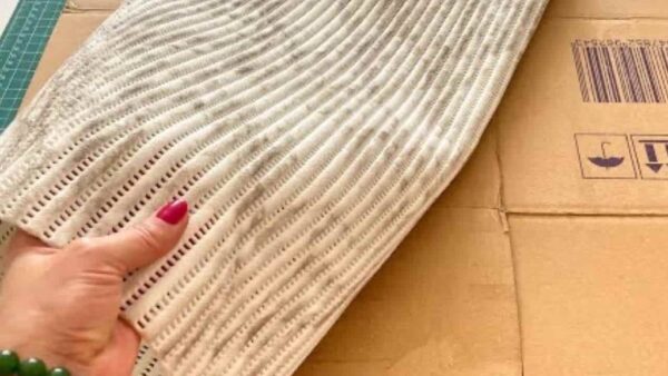 Mit einer alten rutschfesten Matte und Pappe können Sie etwas Großartiges basteln